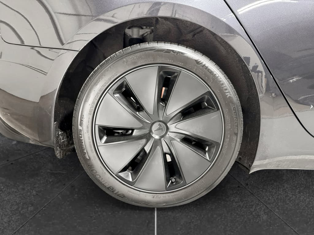 2024 Tesla Model 3 view 34