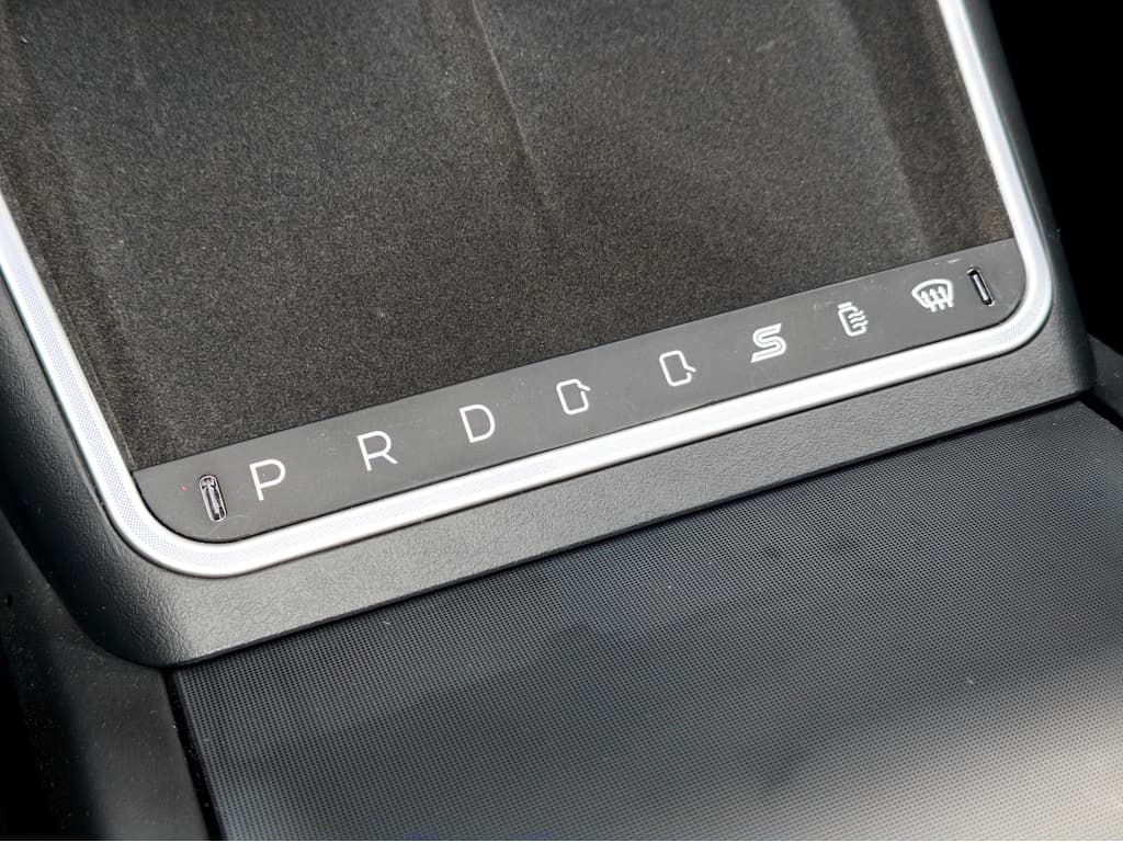 2024 Tesla Model 3 view 16