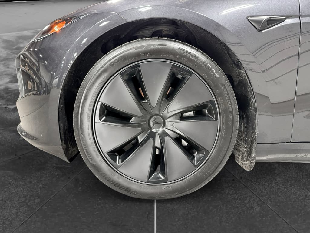 2024 Tesla Model 3 view 28