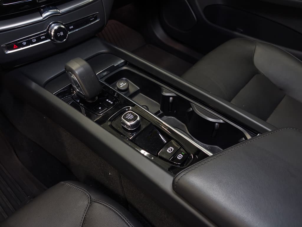 2024 Volvo XC60 view 21