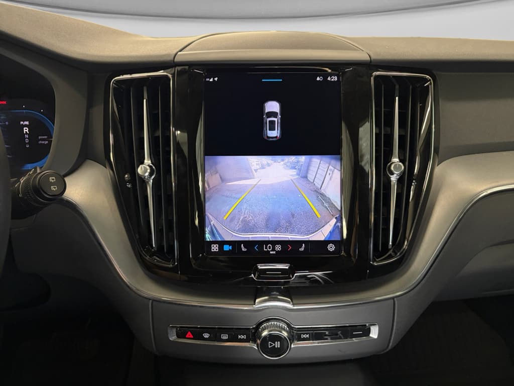 2024 Volvo XC60 view 16