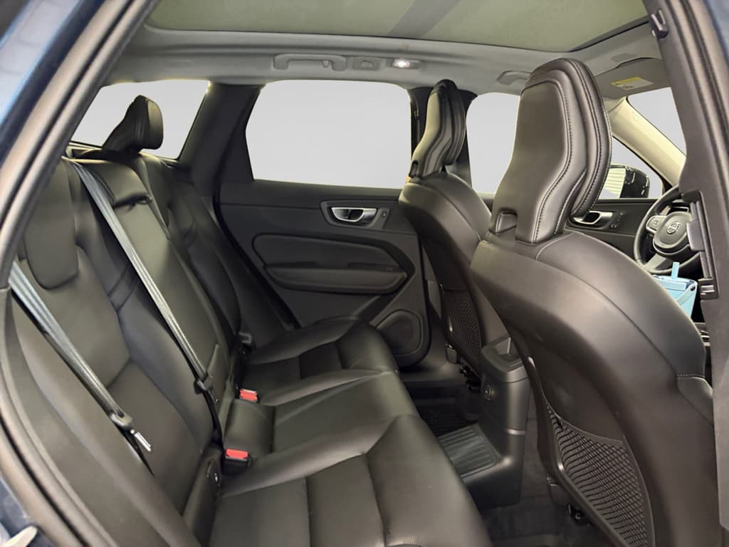 2024 Volvo XC60 view 24