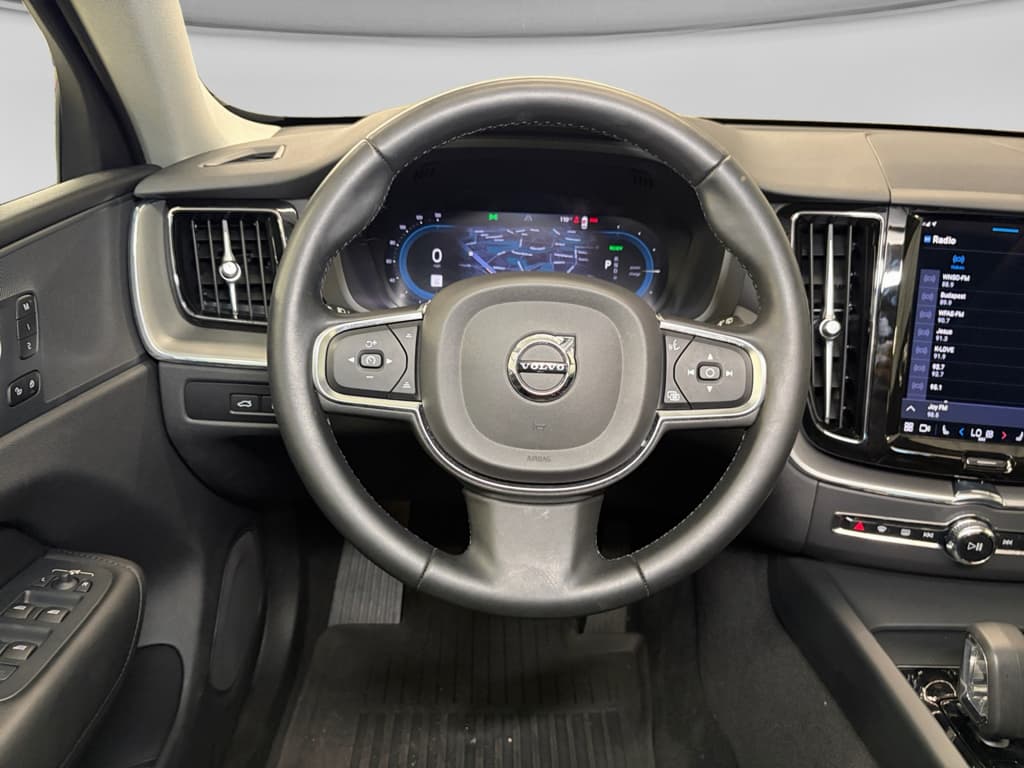 2024 Volvo XC60 view 9