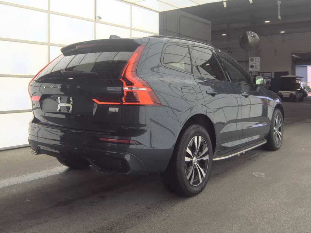 2024 Volvo XC60 view 3