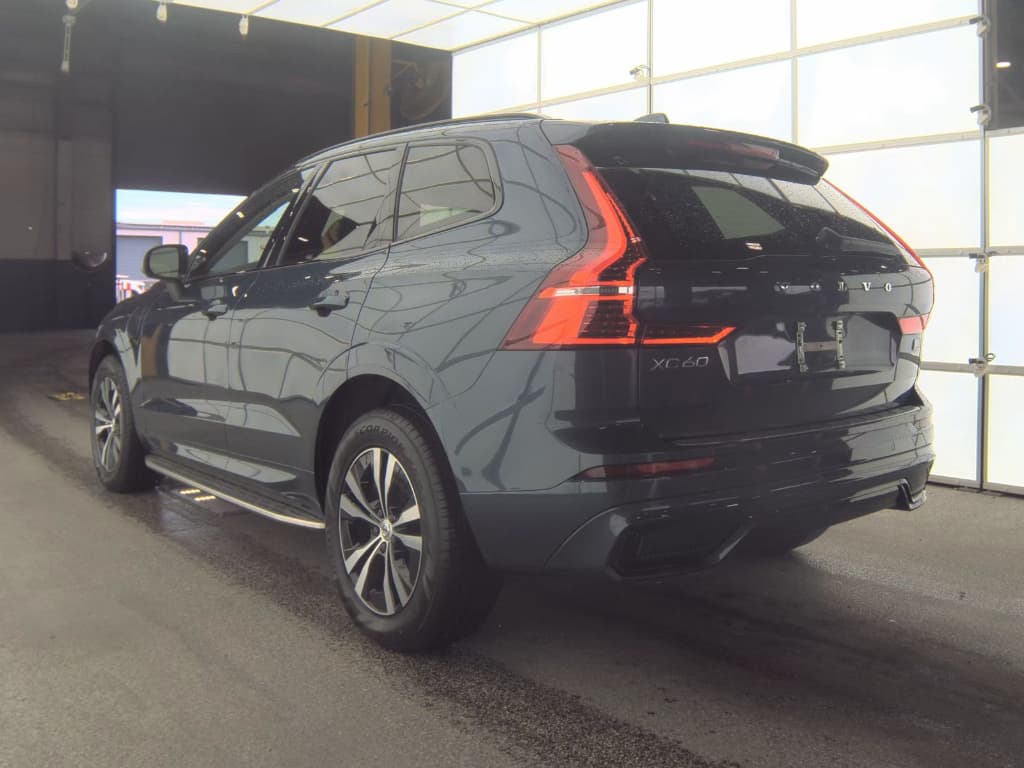 2024 Volvo XC60 view 4