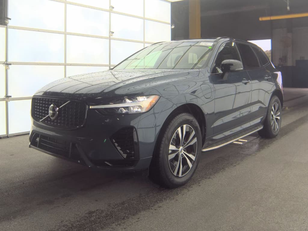 2024 Volvo XC60 view 2