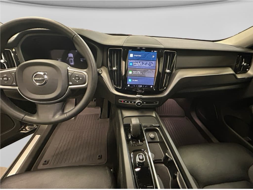 2024 Volvo XC60 view 5