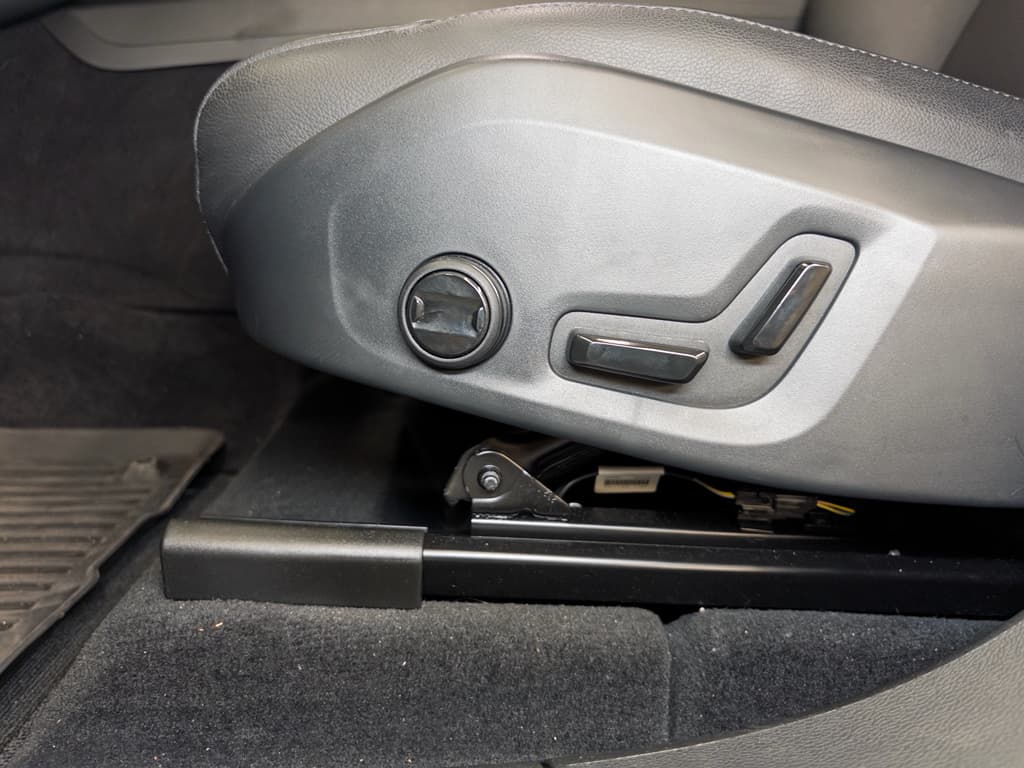 2024 Volvo XC60 view 7