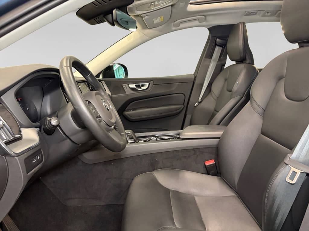 2024 Volvo XC60 view 18