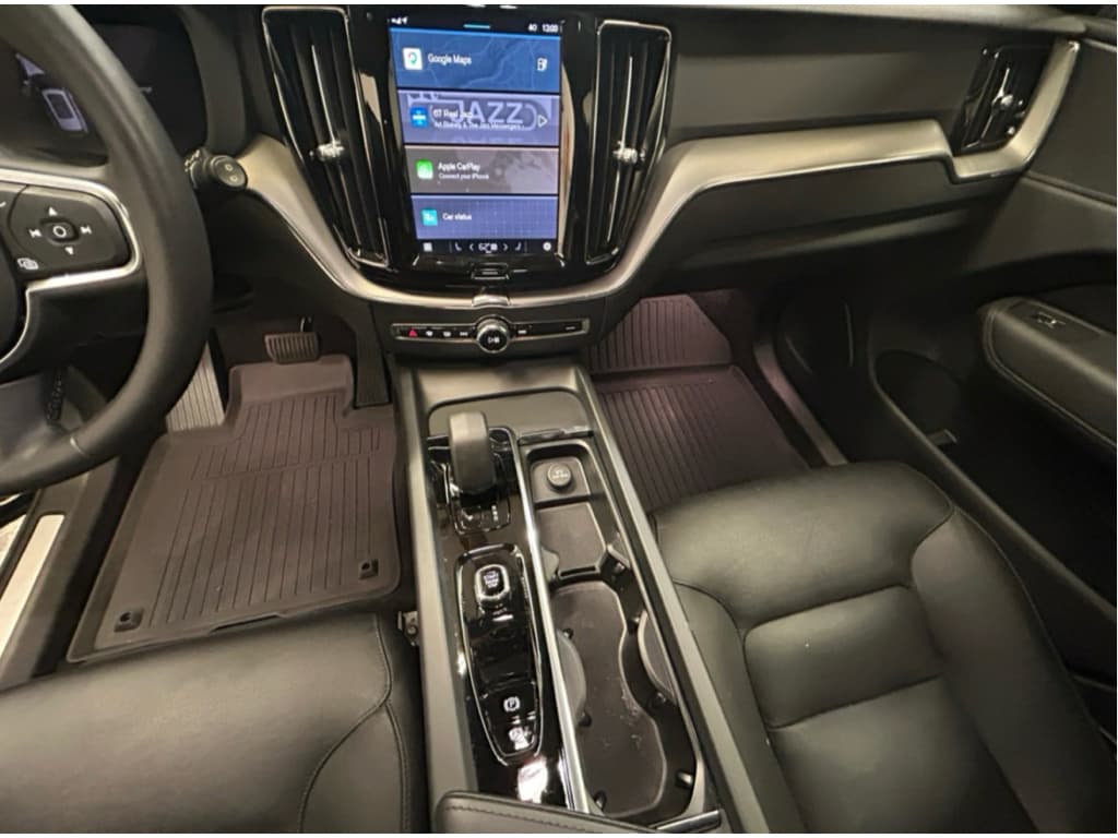 2024 Volvo XC60 view 6