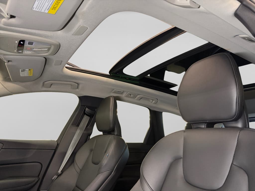 2024 Volvo XC60 view 26