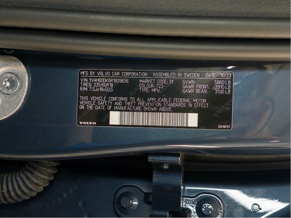 2024 Volvo XC60 view 38