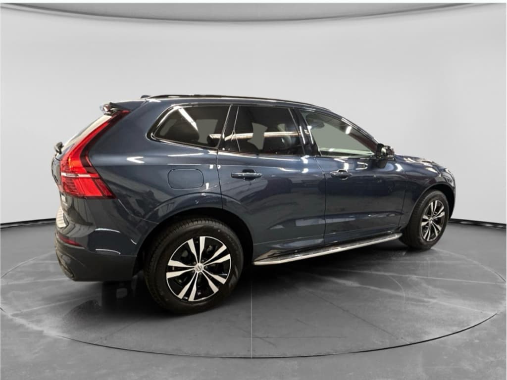 2024 Volvo XC60 view 3