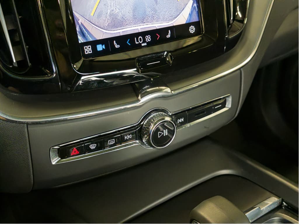 2024 Volvo XC60 view 20