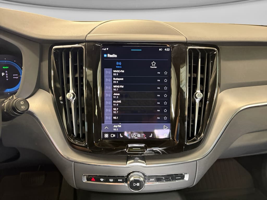 2024 Volvo XC60 view 13