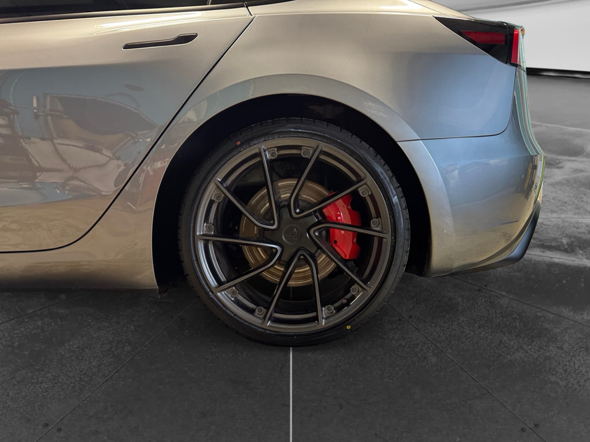 2024 Tesla Model 3 view 32
