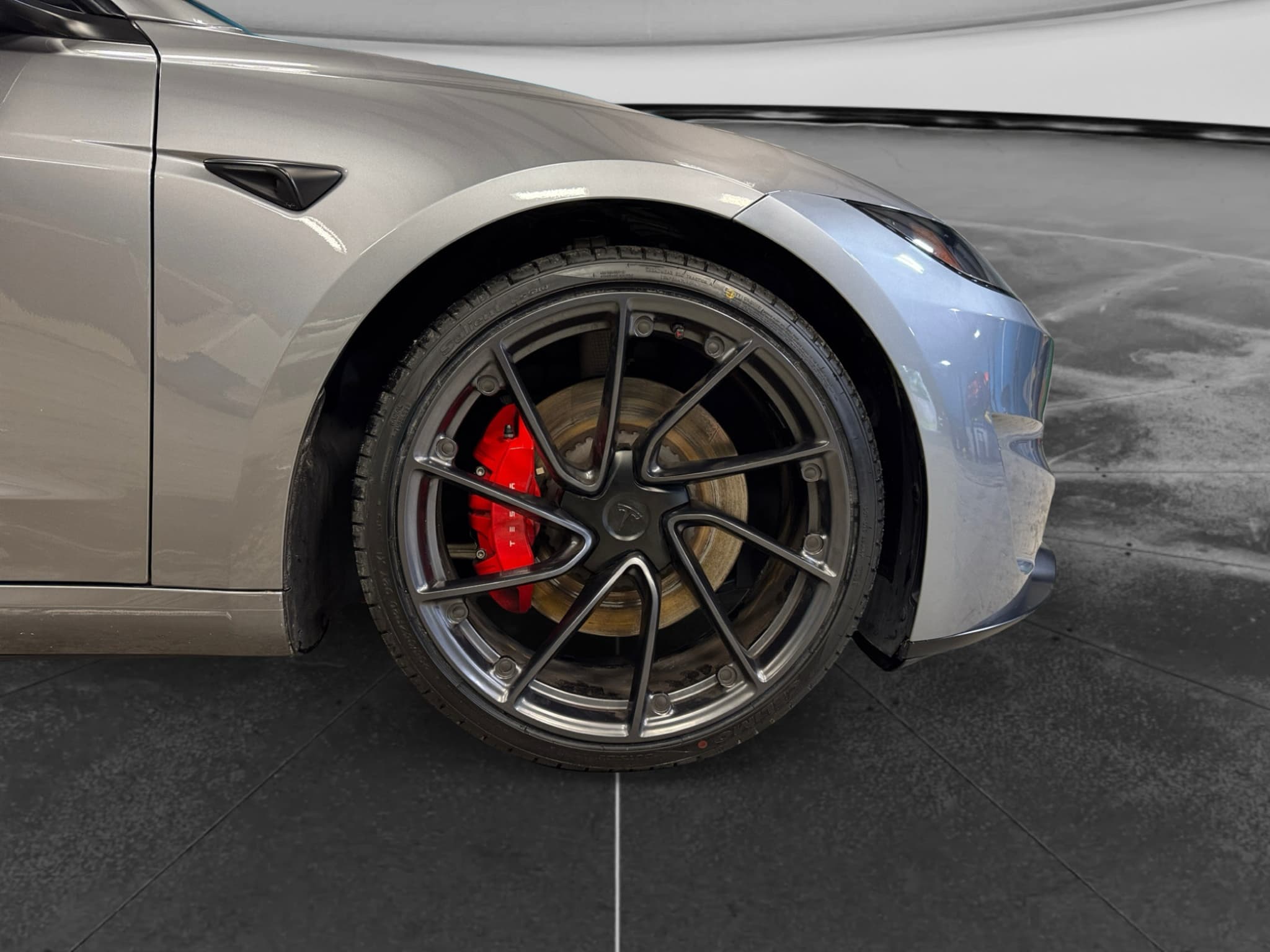 2024 Tesla Model 3 view 34