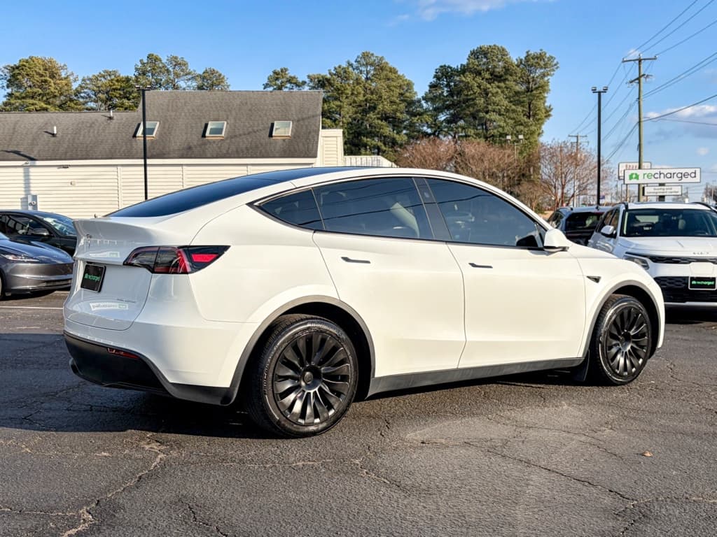 2023 Tesla Model Y view 3