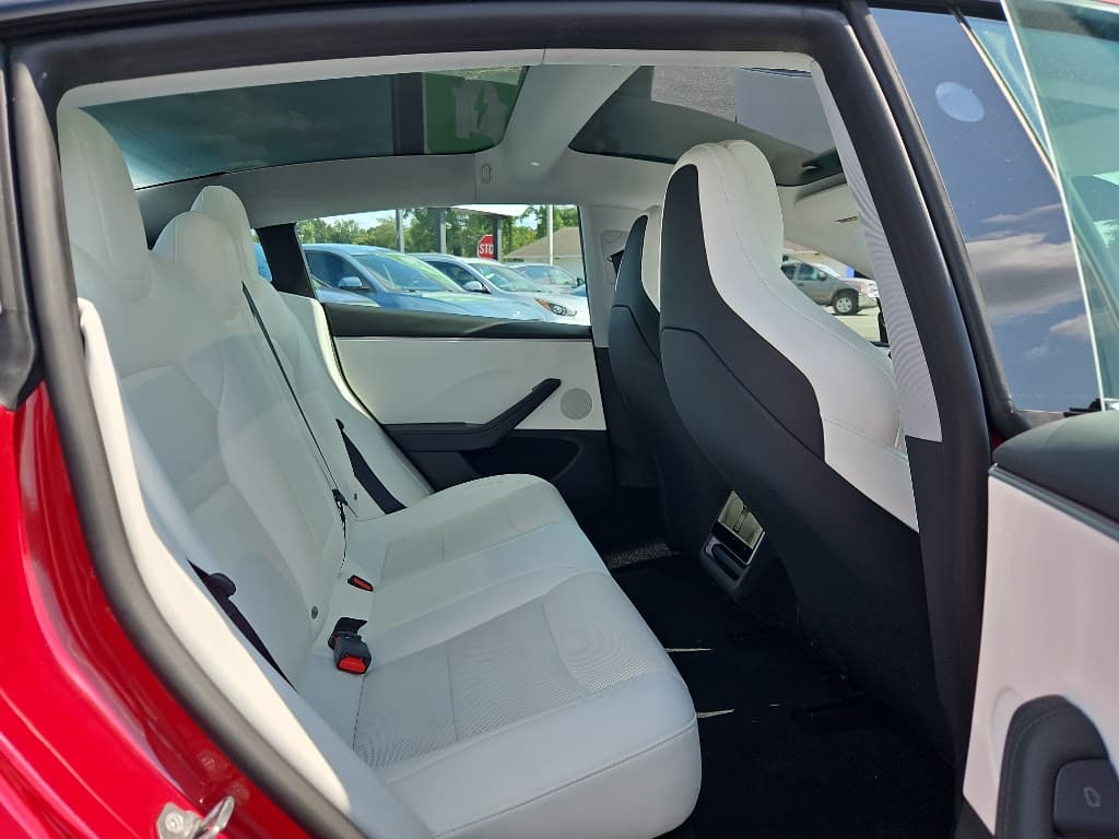 2024 Tesla Model 3 view 19