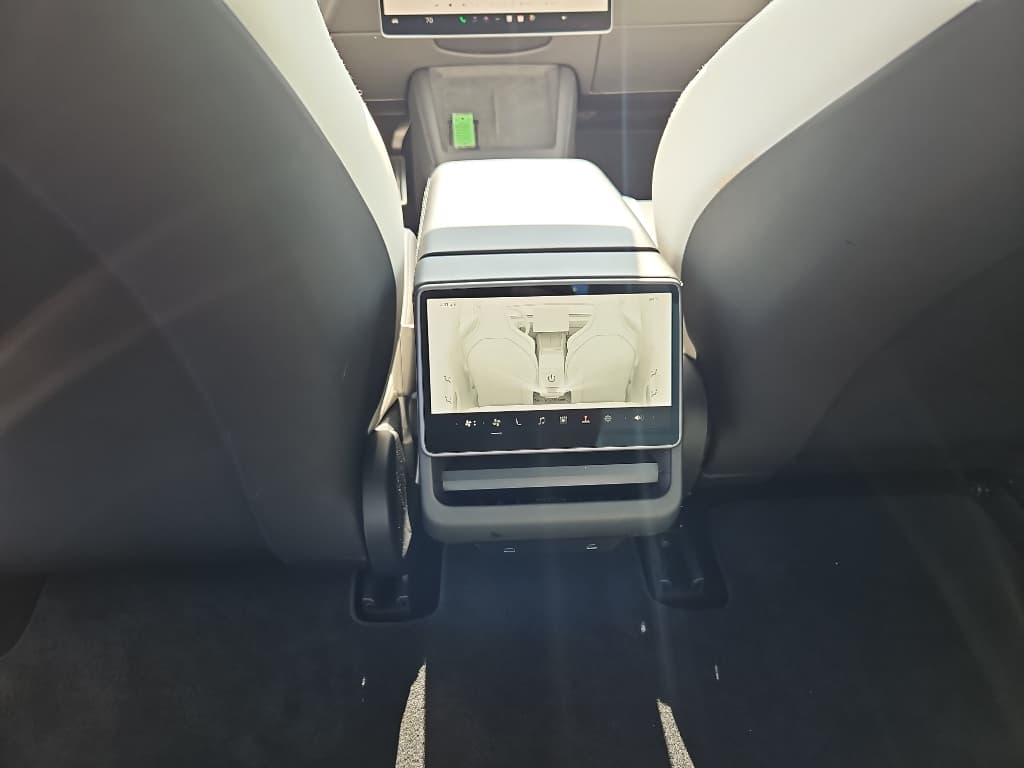 2024 Tesla Model 3 view 20