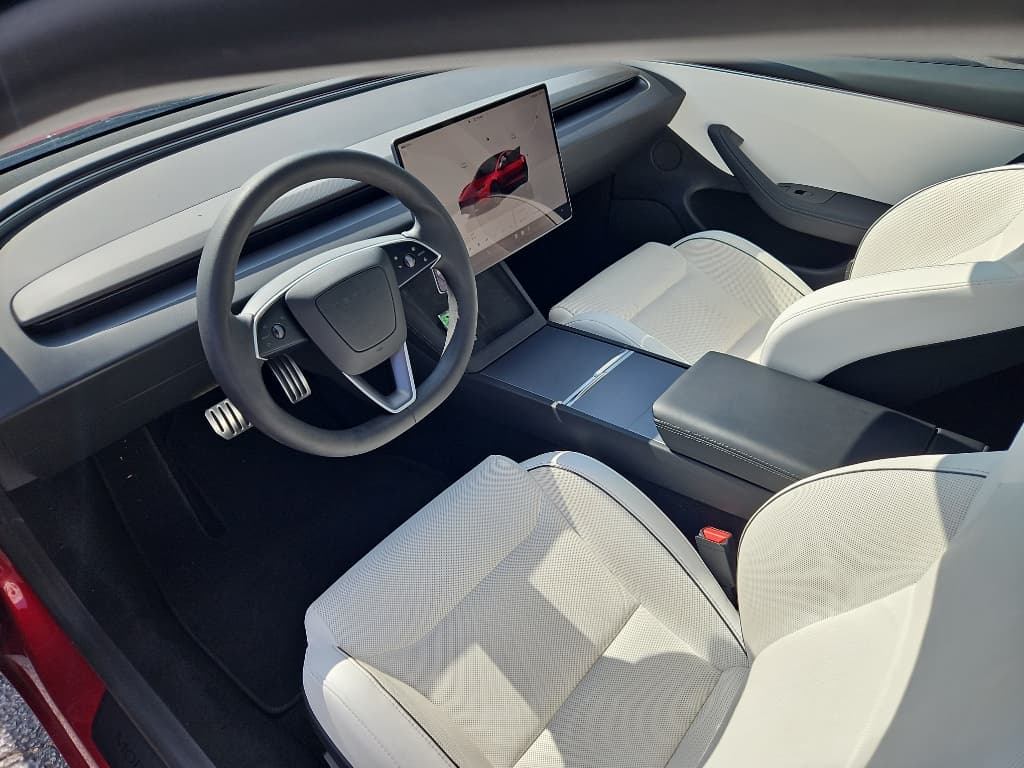 2024 Tesla Model 3 view 14