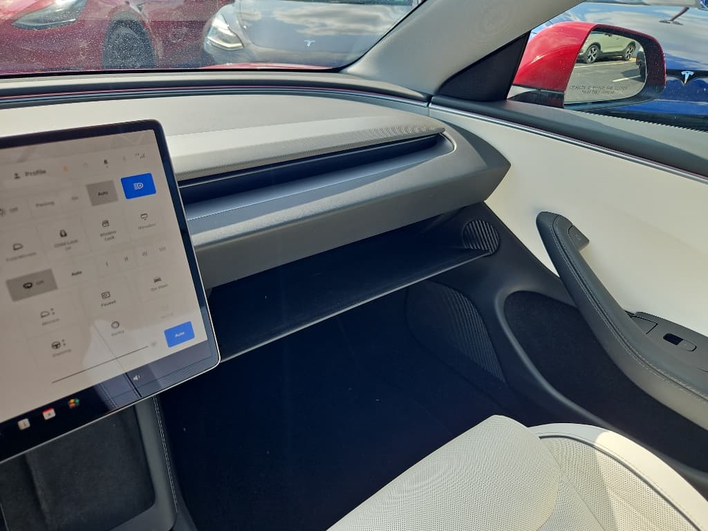 2024 Tesla Model 3 view 17