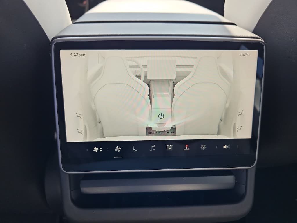 2024 Tesla Model 3 view 21