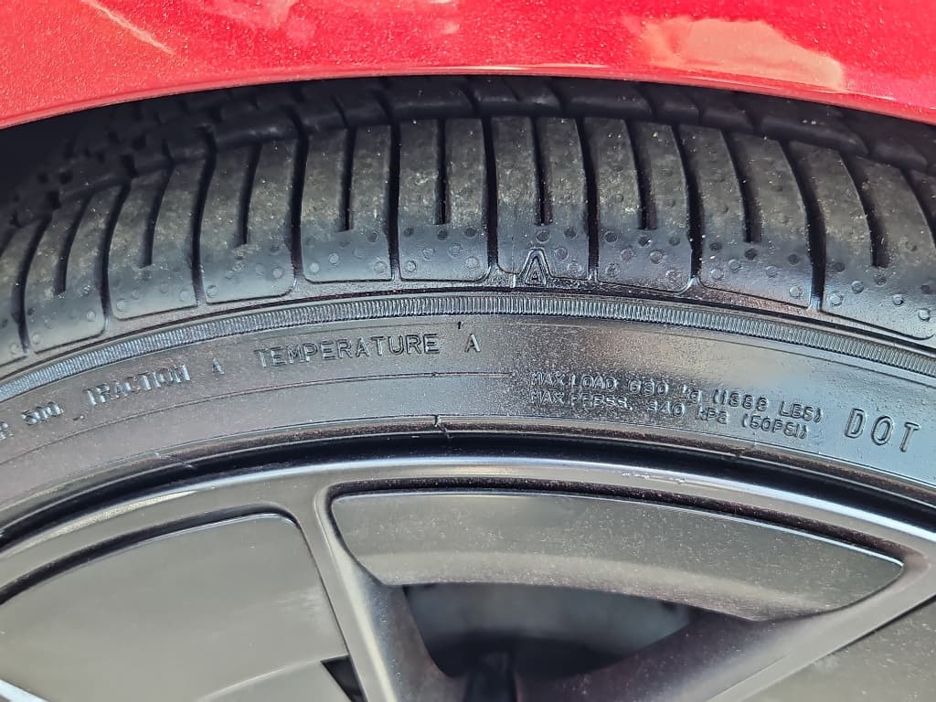 2024 Tesla Model 3 view 34