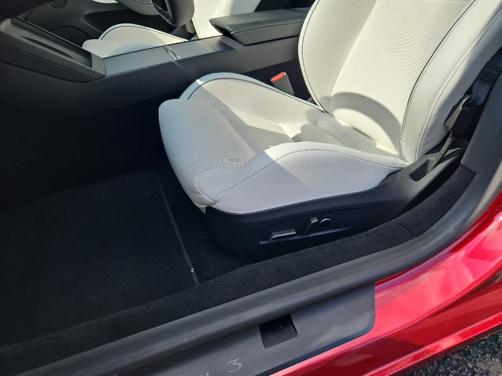 2024 Tesla Model 3 view 6