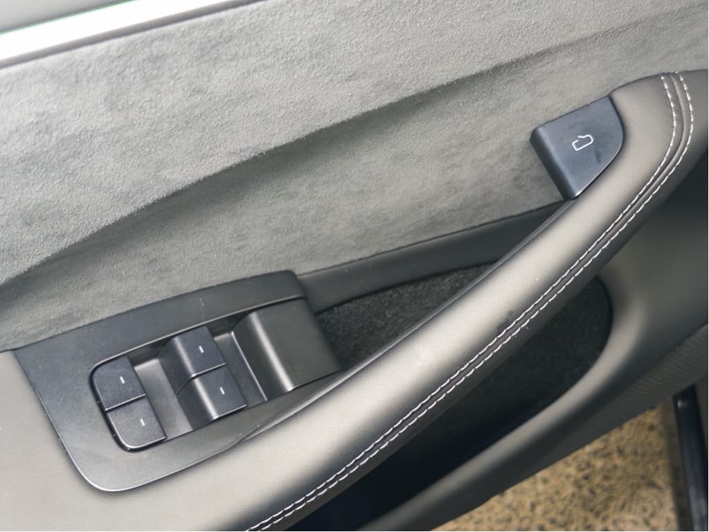 2024 Tesla Model 3 view 7