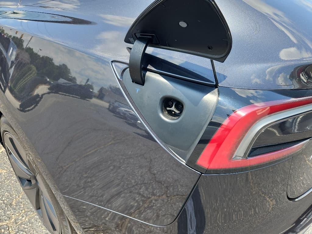 2024 Tesla Model 3 view 5