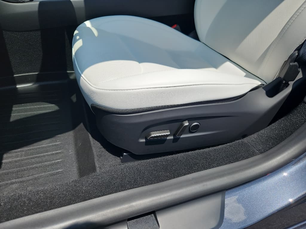 2024 Tesla Model 3 view 7