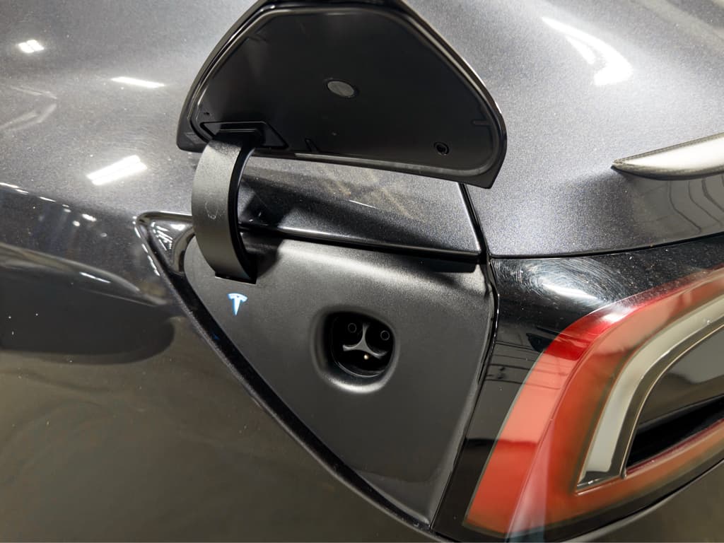 2024 Tesla Model 3 view 5