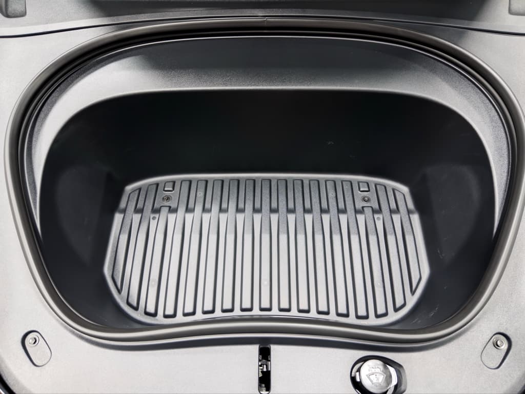 2024 Tesla Model 3 view 25