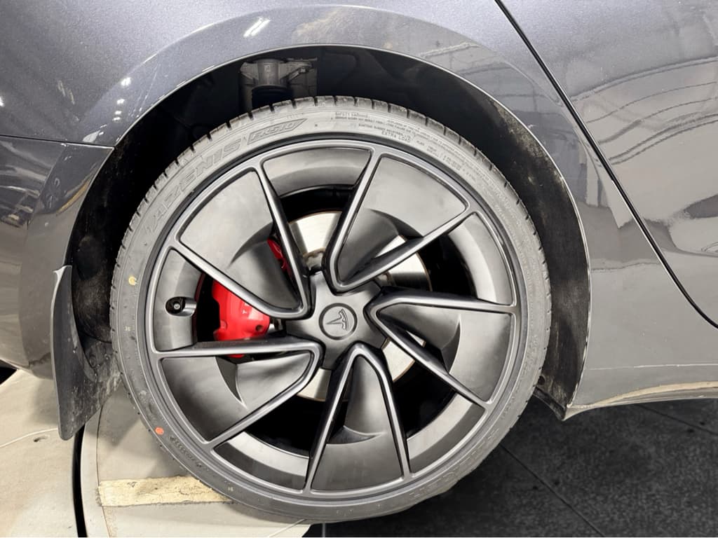 2024 Tesla Model 3 view 34