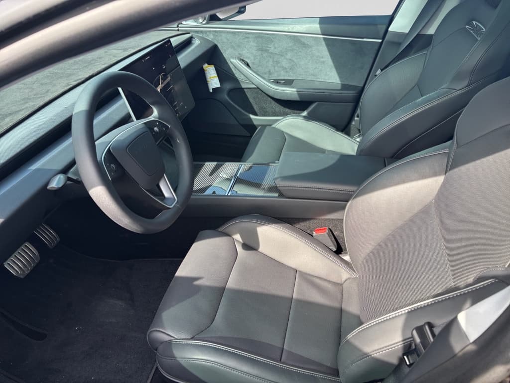 2024 Tesla Model 3 view 9