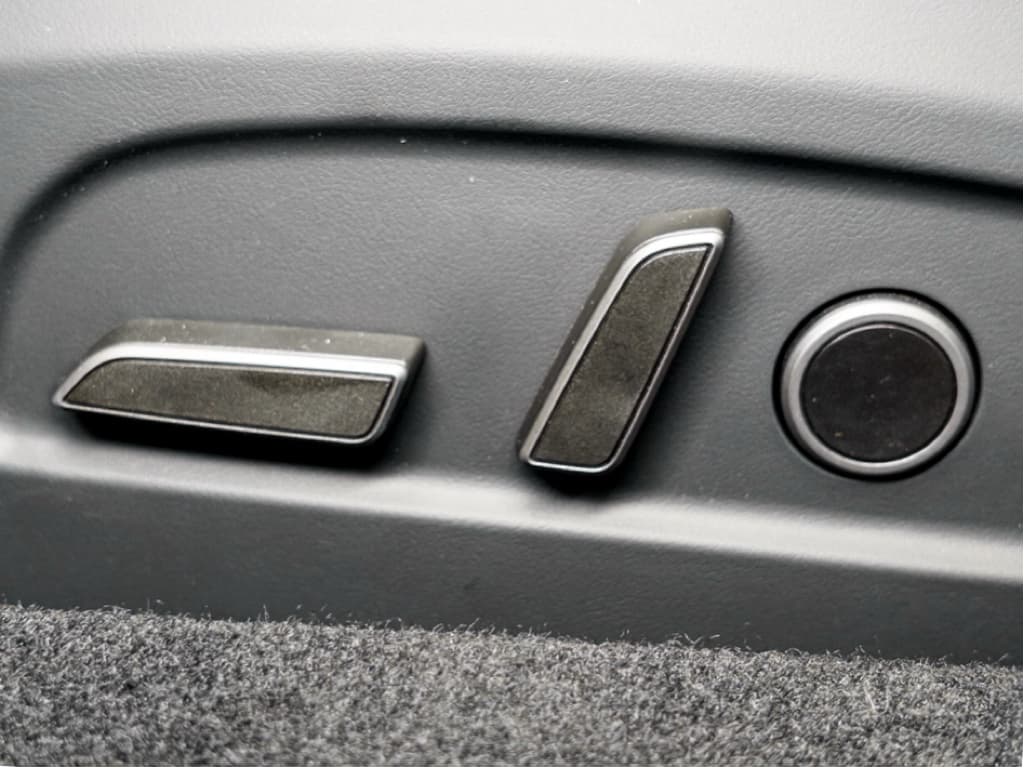 2024 Tesla Model 3 view 7