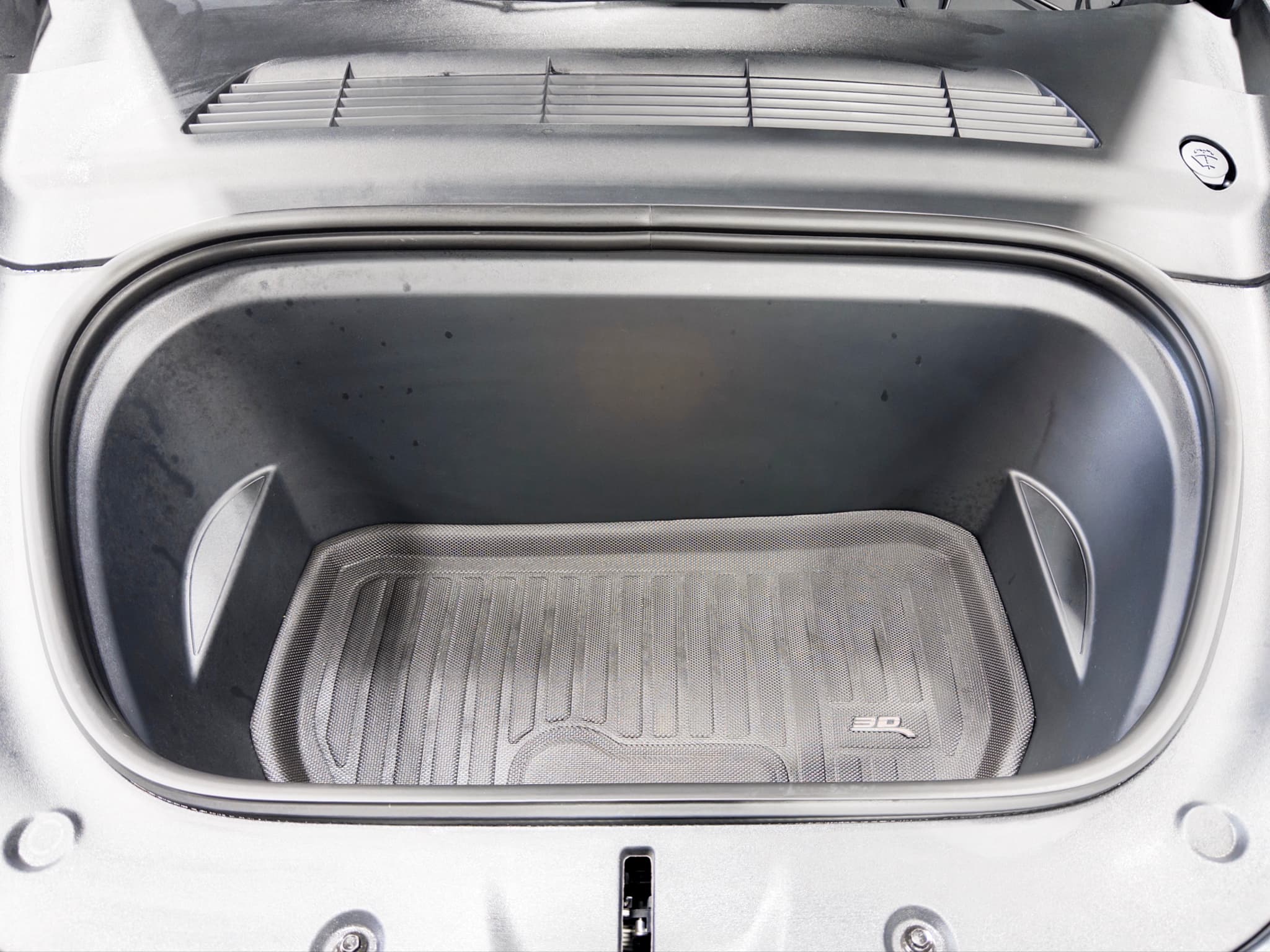 2023 Tesla Model Y view 25