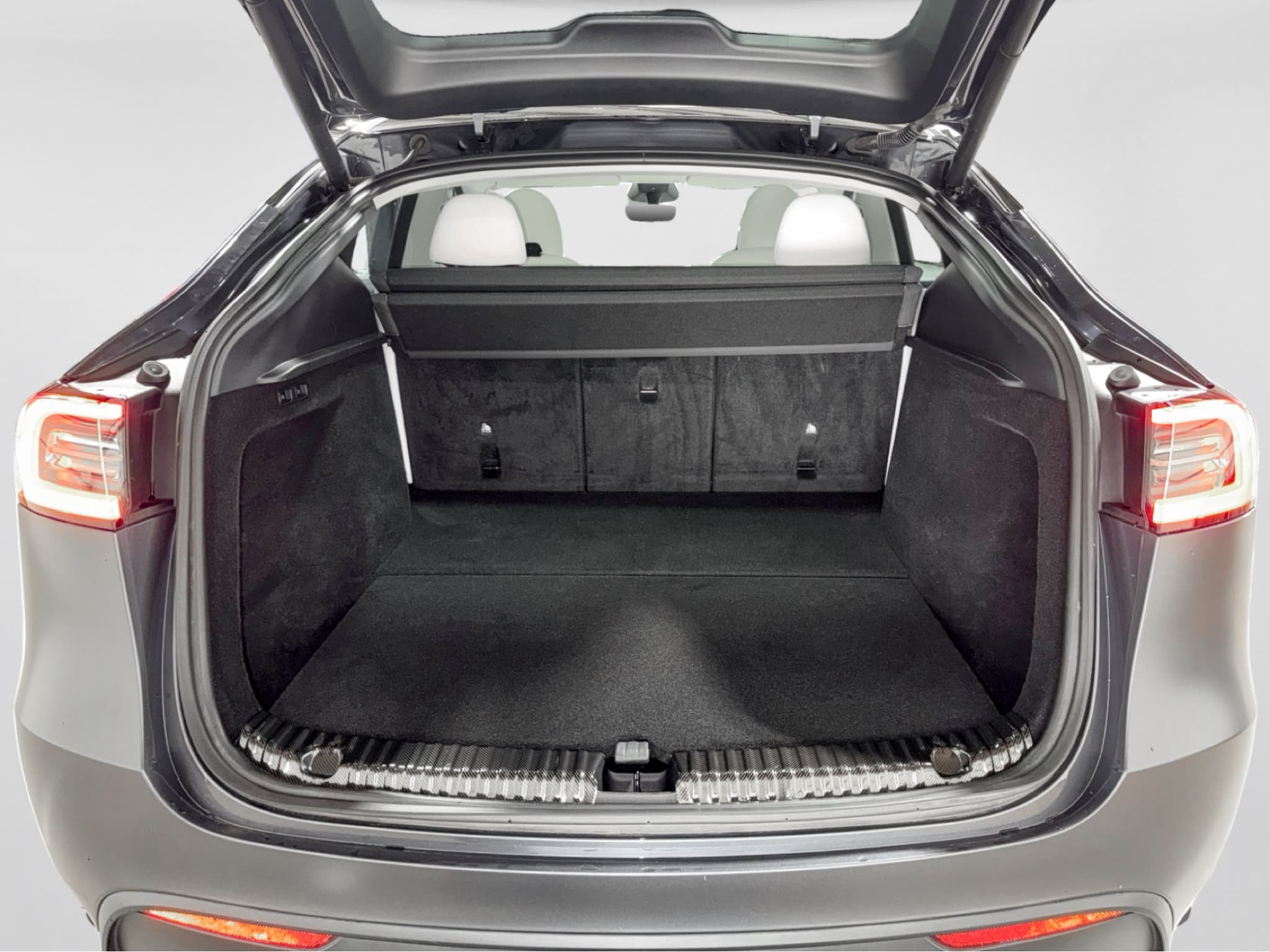 2023 Tesla Model Y view 26