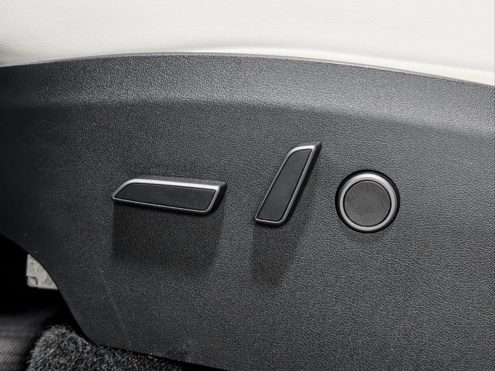 2023 Tesla Model Y view 6