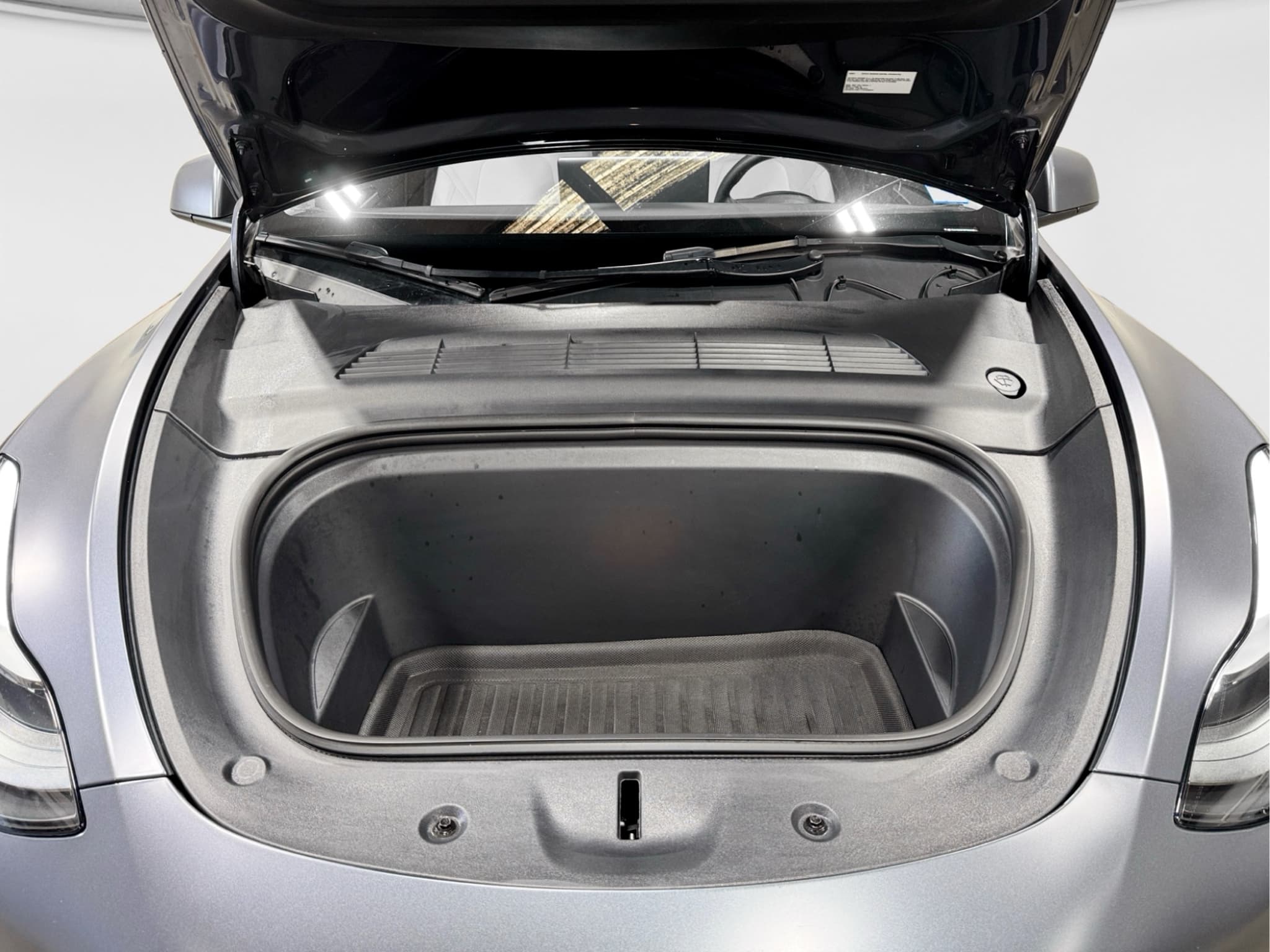 2023 Tesla Model Y view 24