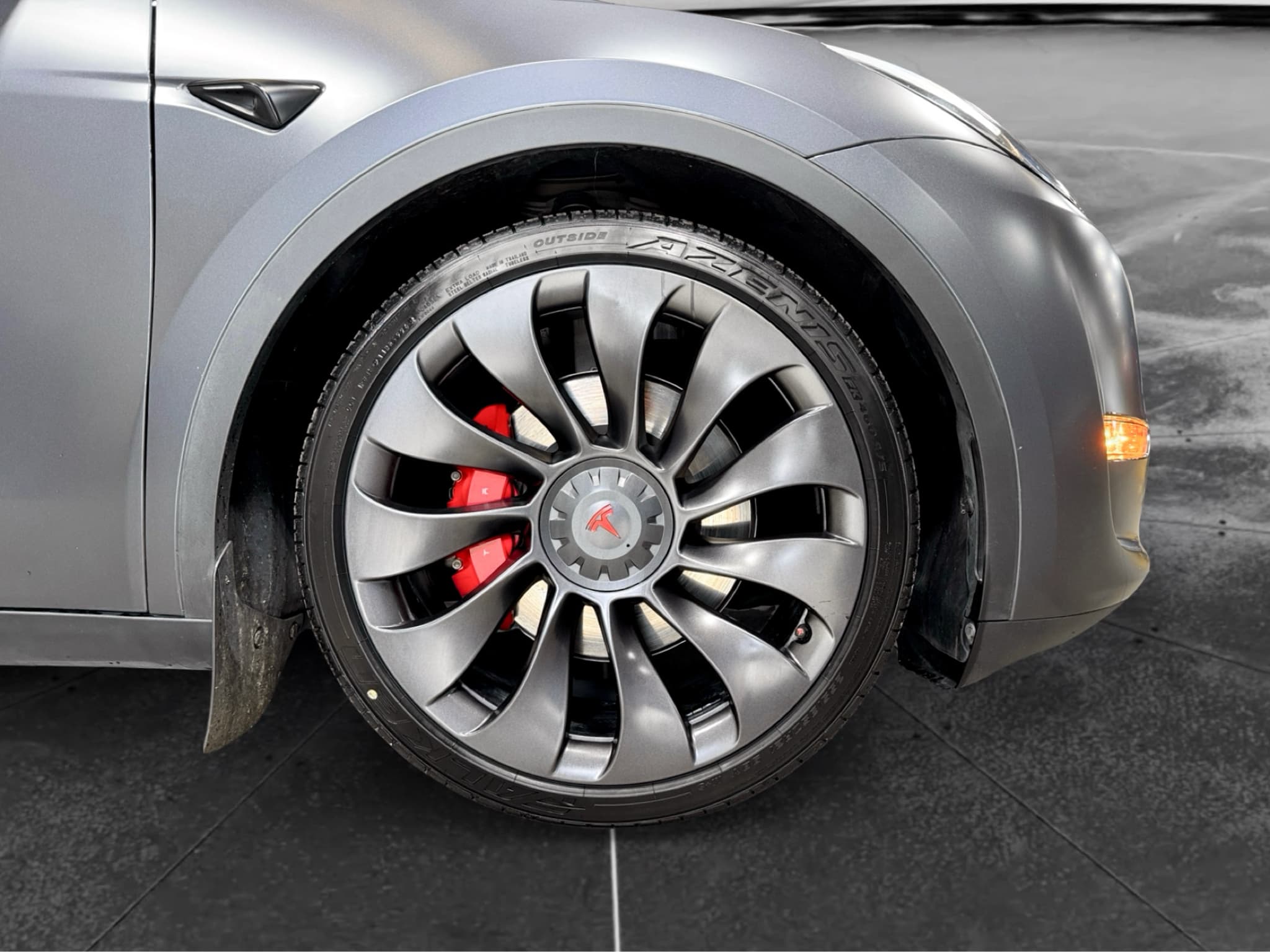2023 Tesla Model Y view 36