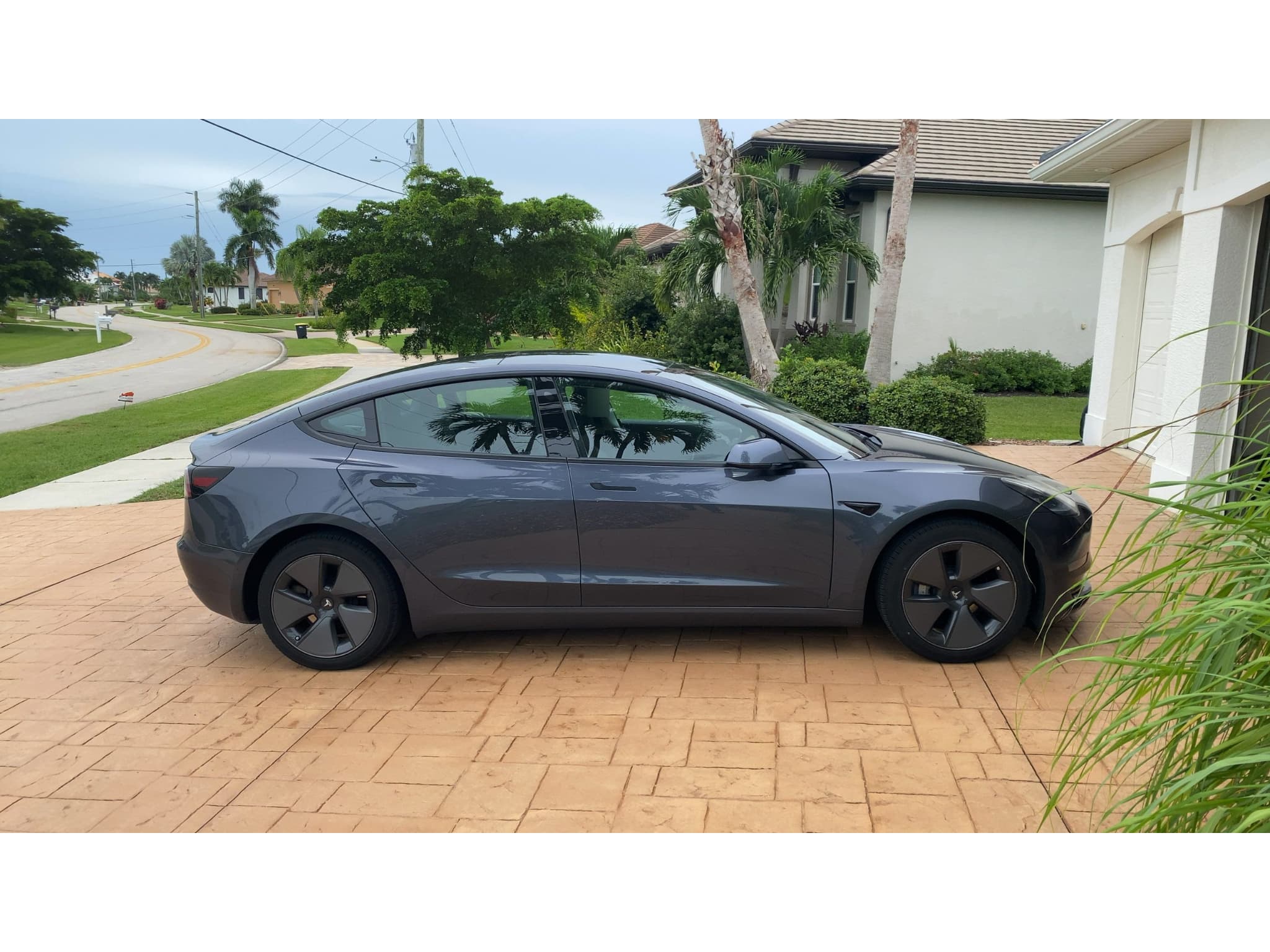 2021 Tesla Model 3 view 3