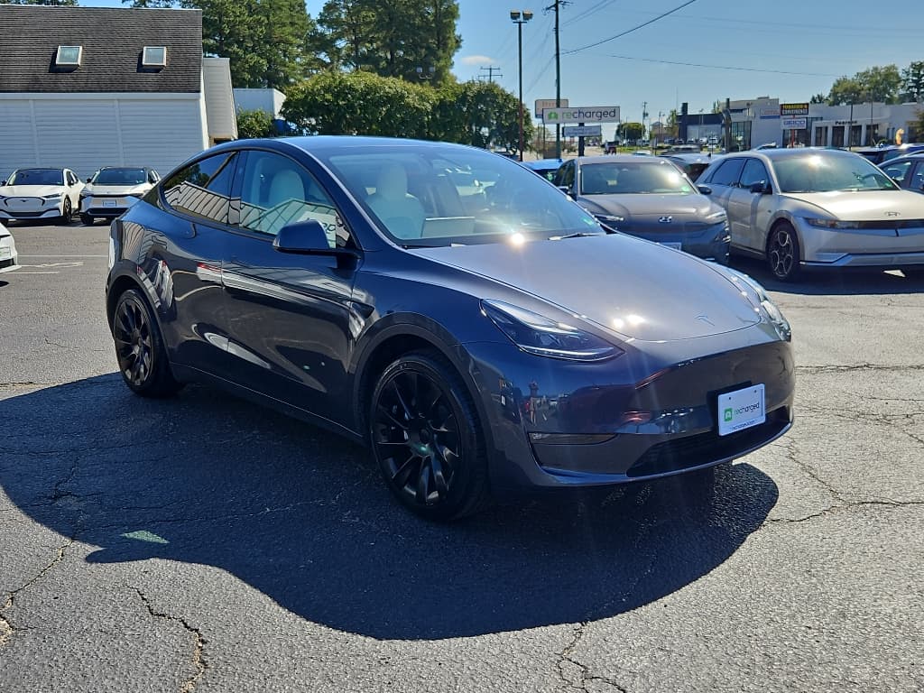 2023 Tesla Model Y view 4