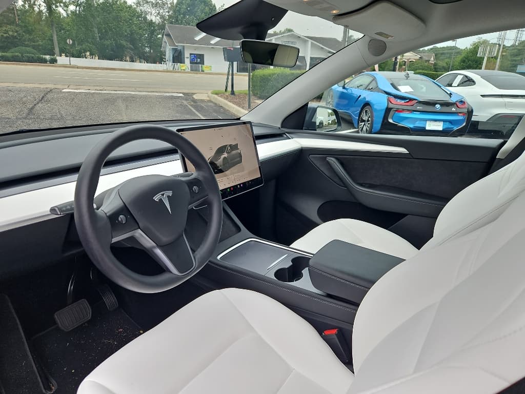 2023 Tesla Model Y view 6