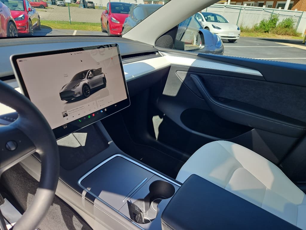 2023 Tesla Model Y view 17