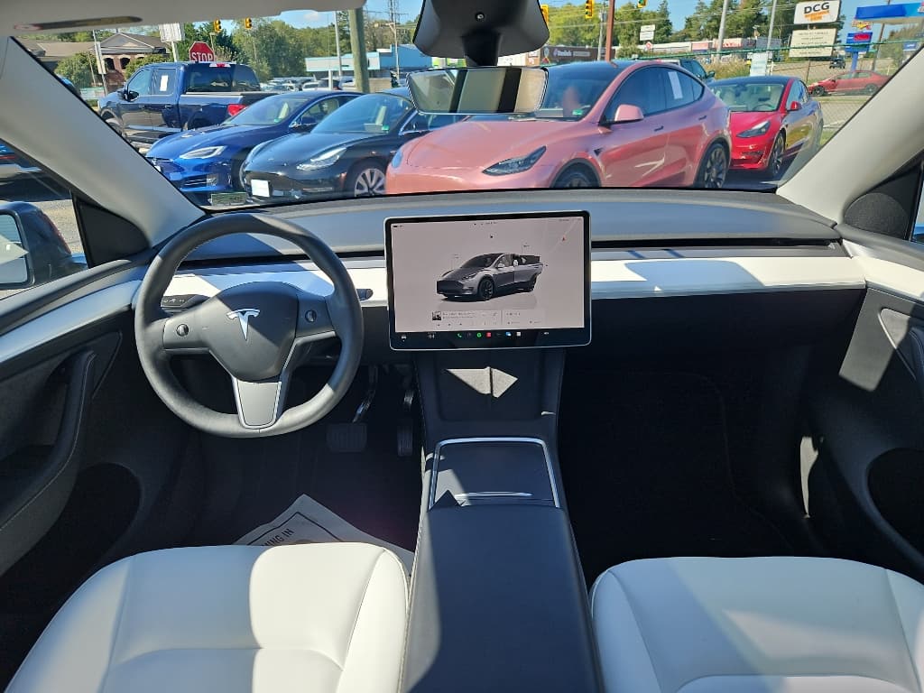 2023 Tesla Model Y view 14