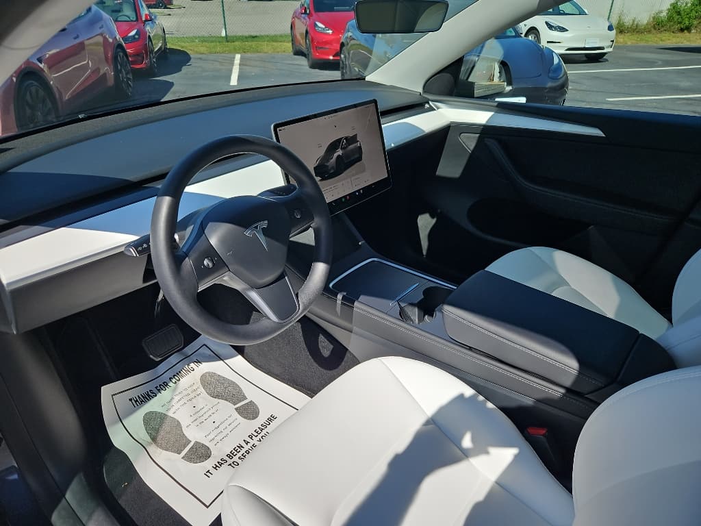 2023 Tesla Model Y view 16