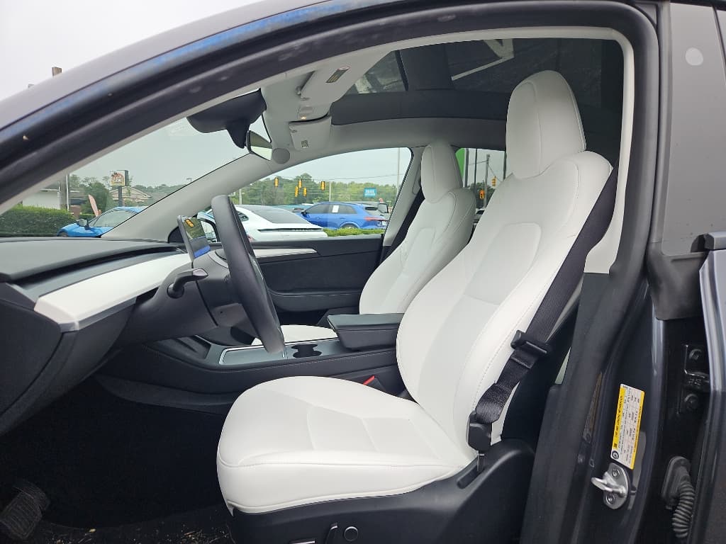2023 Tesla Model Y view 5