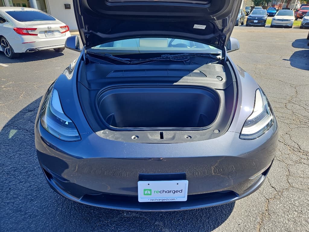 2023 Tesla Model Y view 25